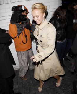 Hayden Panettiere feet photo thumbnail