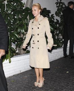 Hayden Panettiere feet photo thumbnail