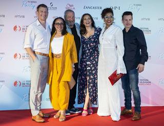Mariska Hargitay feet photo thumbnail