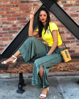 Lais Ribeiro feet photo thumbnail