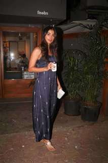 Pooja Hegde feet photo thumbnail