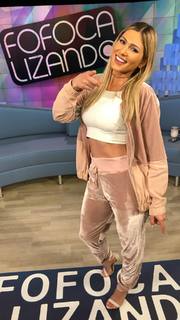 Lívia Andrade feet photo thumbnail