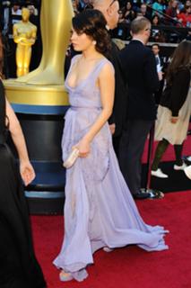 Mila Kunis feet photo thumbnail