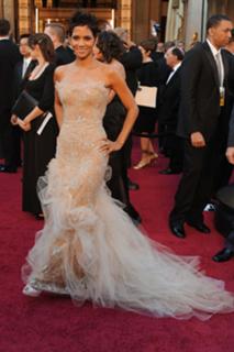 Halle Berry feet photo thumbnail