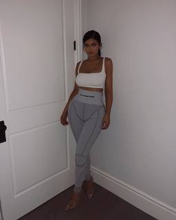 Kylie Jenner feet photo thumbnail