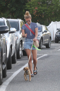 Nina Agdal feet photo thumbnail