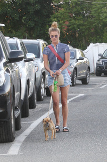 Nina Agdal feet photo thumbnail