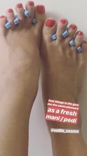 Rosie Huntington-Whiteley feet photo thumbnail