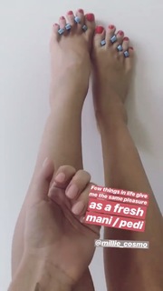 Rosie Huntington-Whiteley feet photo thumbnail