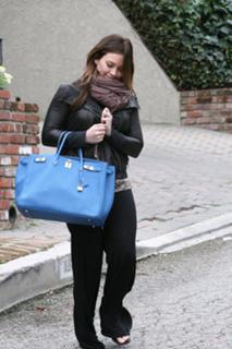Hilary Duff feet photo thumbnail