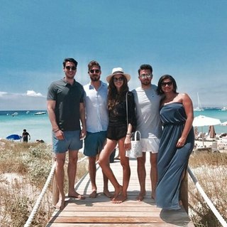 Izabel Goulart feet photo thumbnail