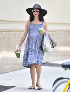 Rachel Weisz feet photo thumbnail