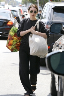 Rooney Mara feet photo thumbnail