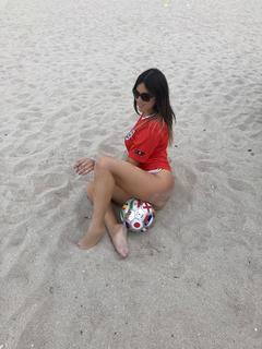 Claudia Romani feet photo thumbnail