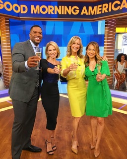 Amy Robach feet photo thumbnail