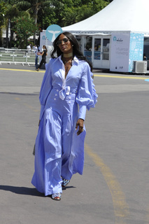 Naomi Campbell feet photo thumbnail