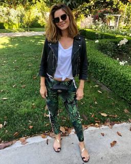 Maria Menounos feet photo thumbnail