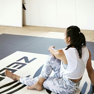 Michelle Waterson feet photo thumbnail