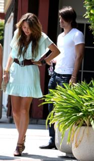 Miley Cyrus feet photo thumbnail