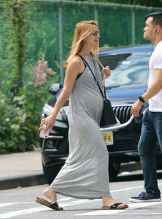 Claire Danes feet photo thumbnail