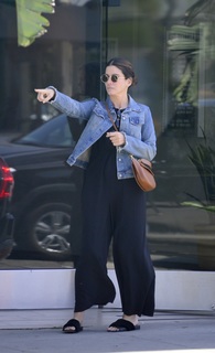 Sandra Bullock feet photo thumbnail