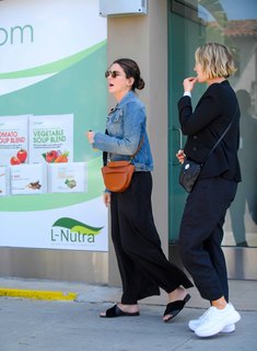 Sandra Bullock feet photo thumbnail
