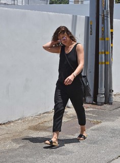 Minka Kelly feet photo thumbnail