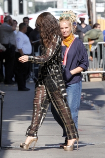 Evangeline Lilly feet photo thumbnail