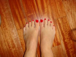Olivia Munn feet photo thumbnail