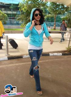 Priyanka Chopra Jonas feet photo thumbnail