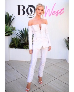 Rosie Huntington-Whiteley feet photo thumbnail