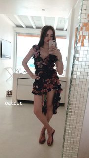 Xenia Tchoumitcheva feet photo thumbnail