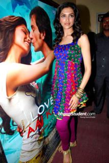 Deepika Padukone feet photo thumbnail