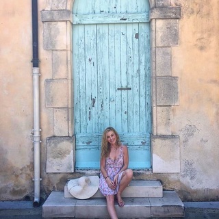 Tara Lipinski feet photo thumbnail