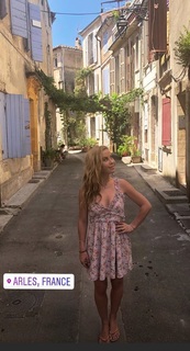 Tara Lipinski feet photo thumbnail