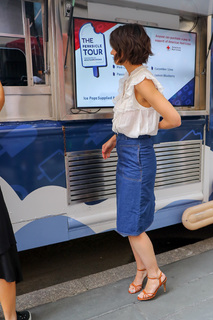 Katie Holmes feet photo thumbnail