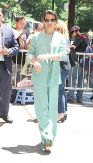 Evangeline Lilly feet photo thumbnail
