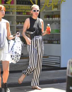 Rumer Willis feet photo thumbnail