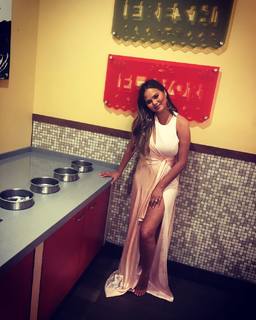 Chrissy Teigen feet photo thumbnail