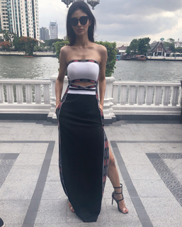 Mouni Roy feet photo thumbnail