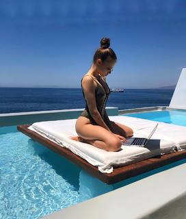 Xenia Tchoumitcheva feet photo thumbnail
