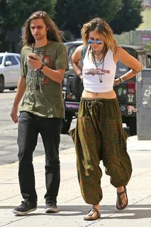Paris Jackson feet photo thumbnail