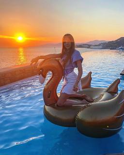 Xenia Tchoumitcheva feet photo thumbnail