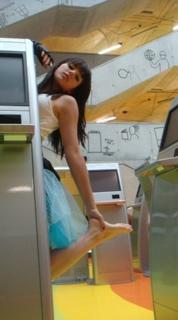 Ewa Farna feet photo thumbnail