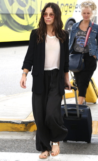 Evangeline Lilly feet photo thumbnail