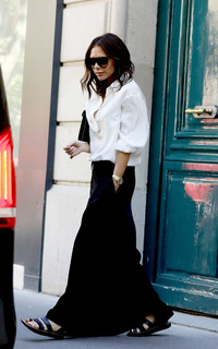Victoria Beckham feet photo thumbnail