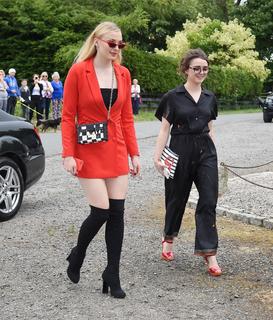 Maisie Williams feet photo thumbnail