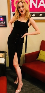 Heather Graham feet photo thumbnail