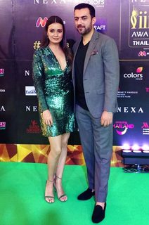 Dia Mirza feet photo thumbnail