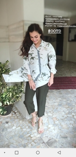 Dia Mirza feet photo thumbnail